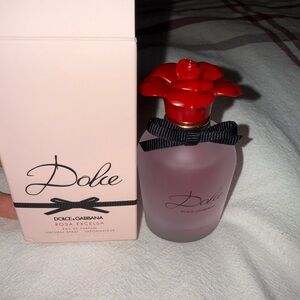 Dolce & Gabbana Rosa Excelsa with Red Floral Cap